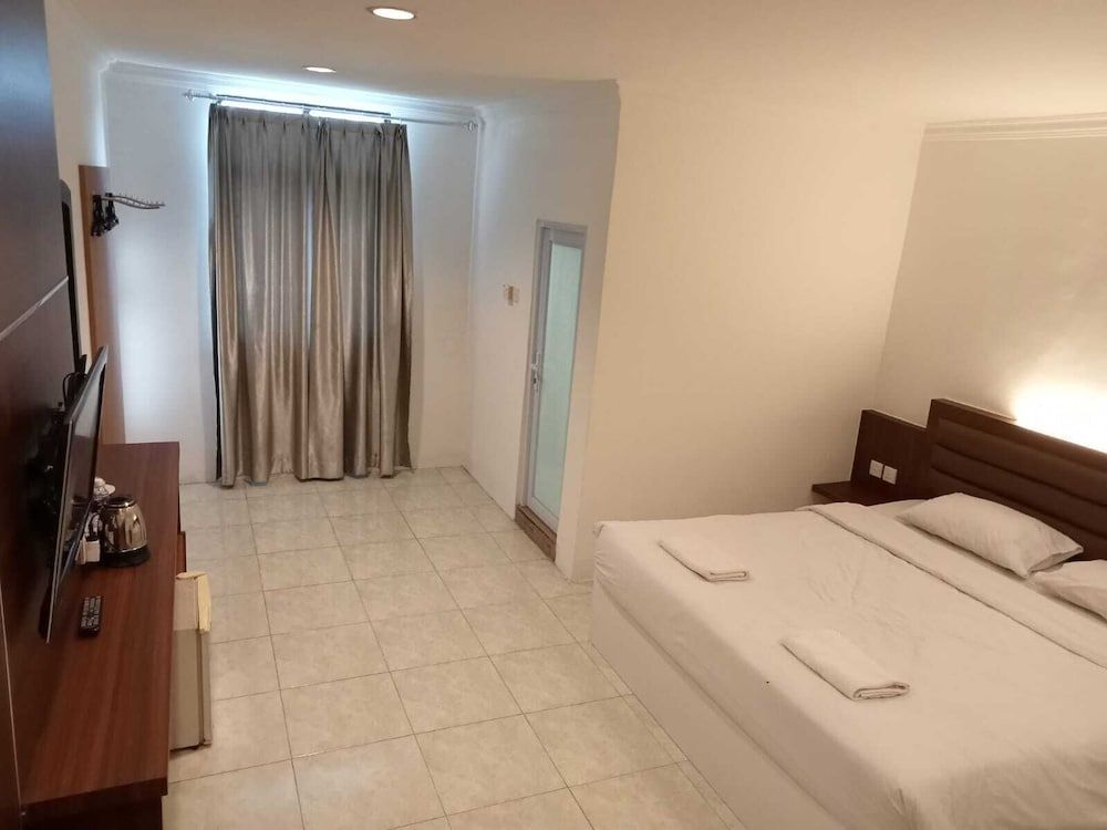 undefined Penuin Hotel 10