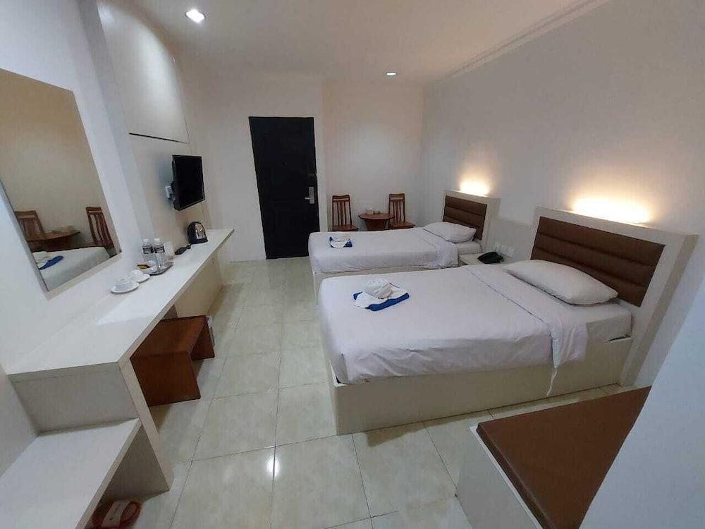 undefined Penuin Hotel 6