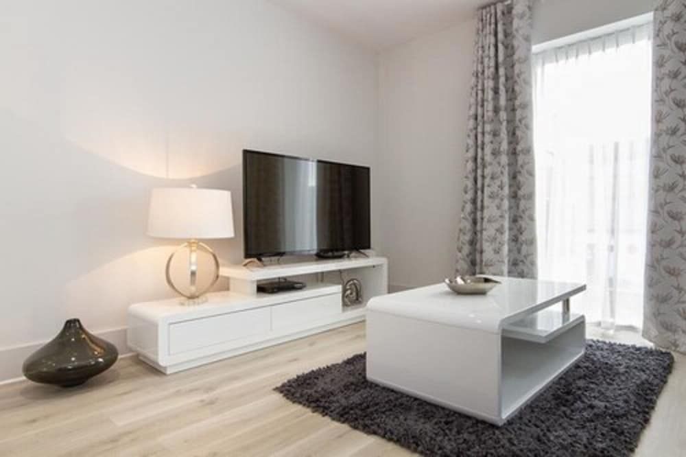 Citystay - Midsummer Mews Business Apartment, 1 King Bed, Non Smoking 9