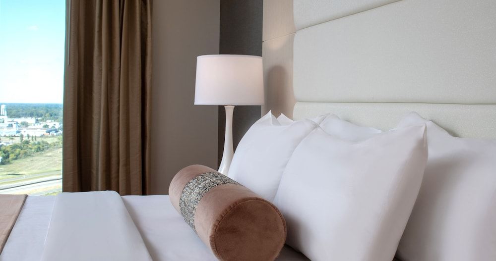 Southland Casino Hotel Deluxe Room, 2 Queen Beds 3