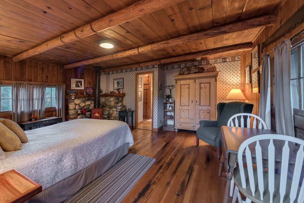 Superior Cabin, Private Bathroom (Carpenter Suite)