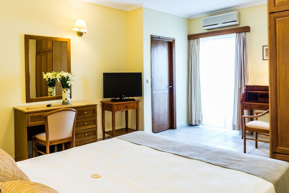 Suite, 2 Bedrooms, Partial Sea View