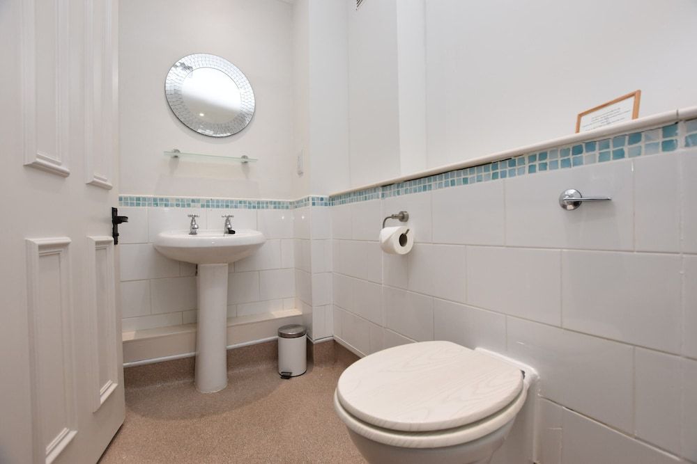 The Halford Bridge Inn Classic Twin Room, Ensuite 3