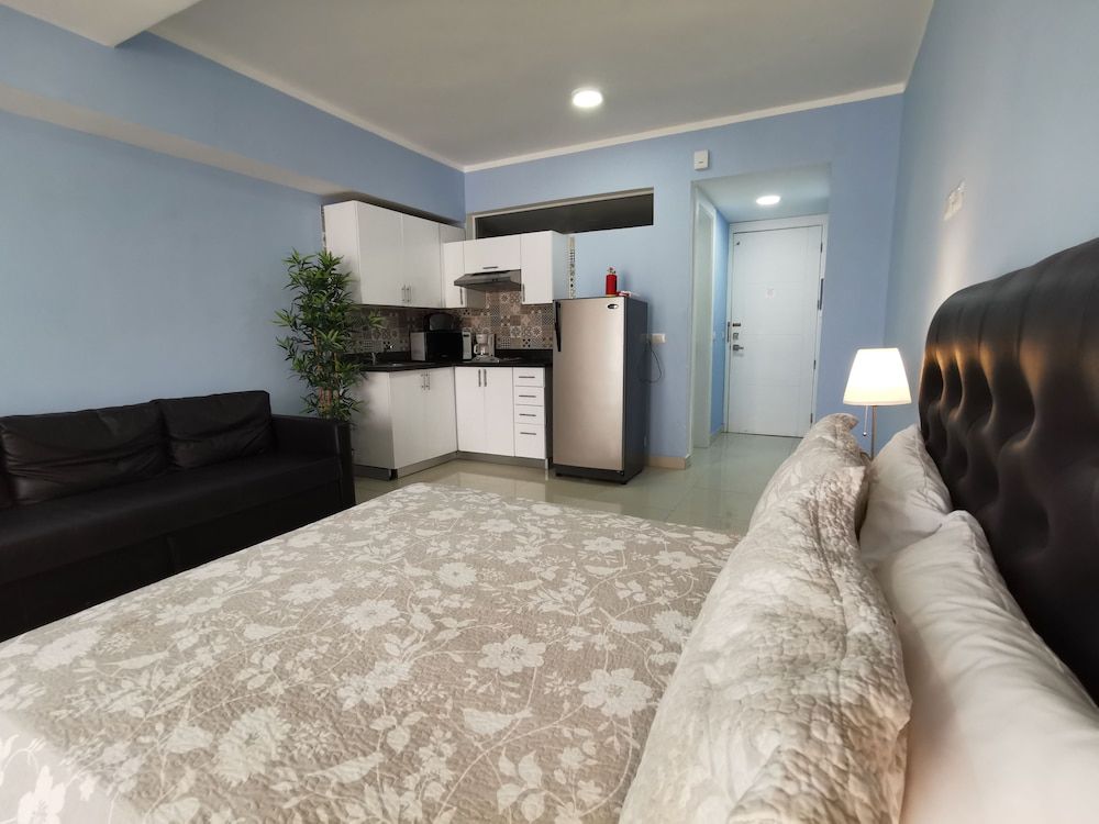 Classic Studio Suite, Pool Access