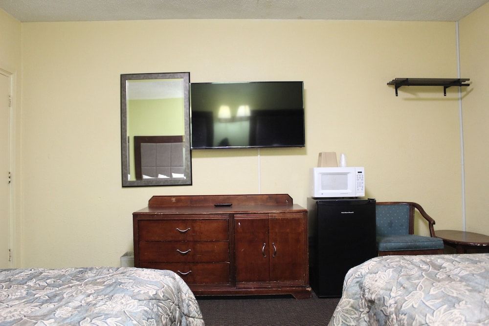 Double N Motel Standard Room