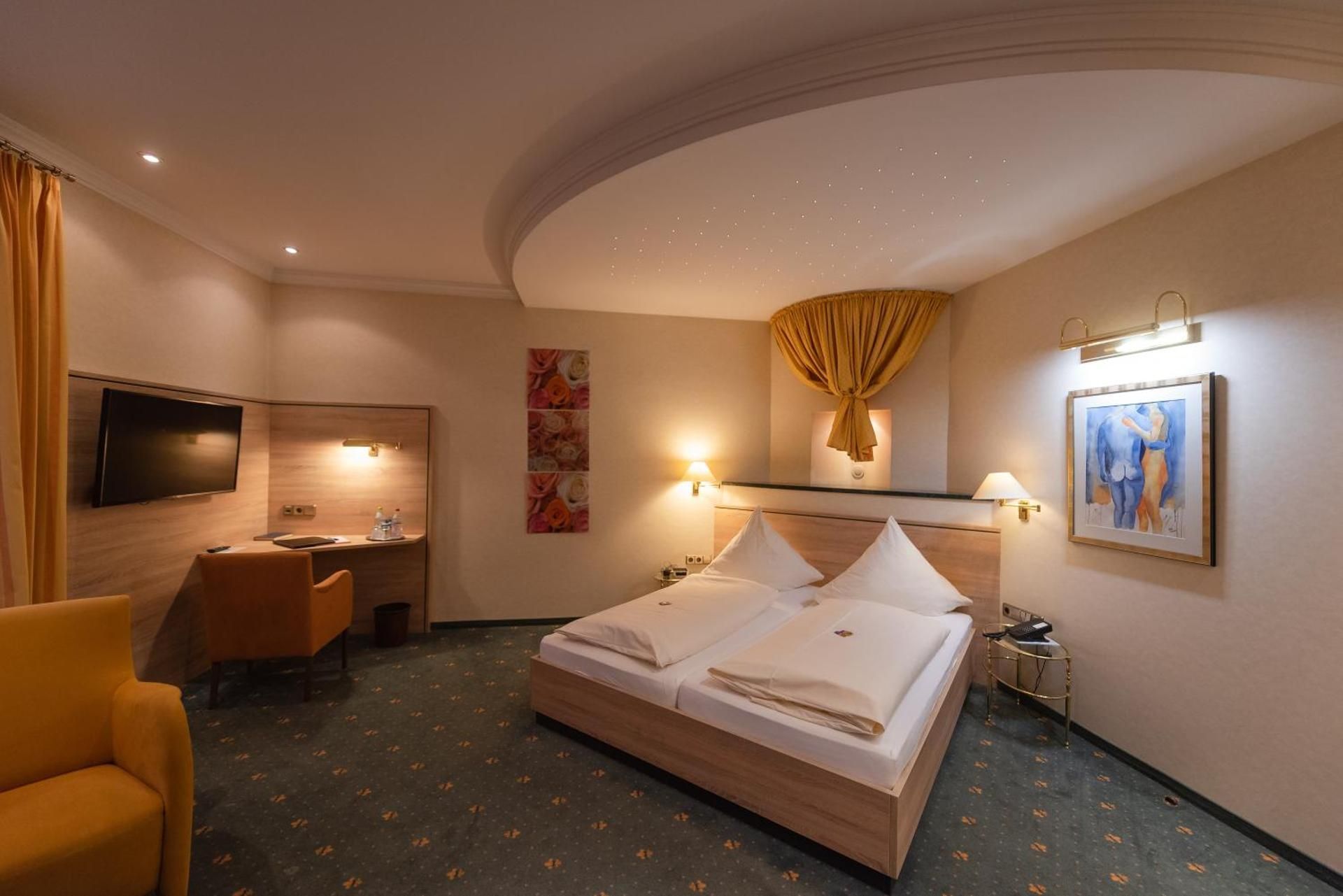 Family Room (2 Adults + 3 Children)