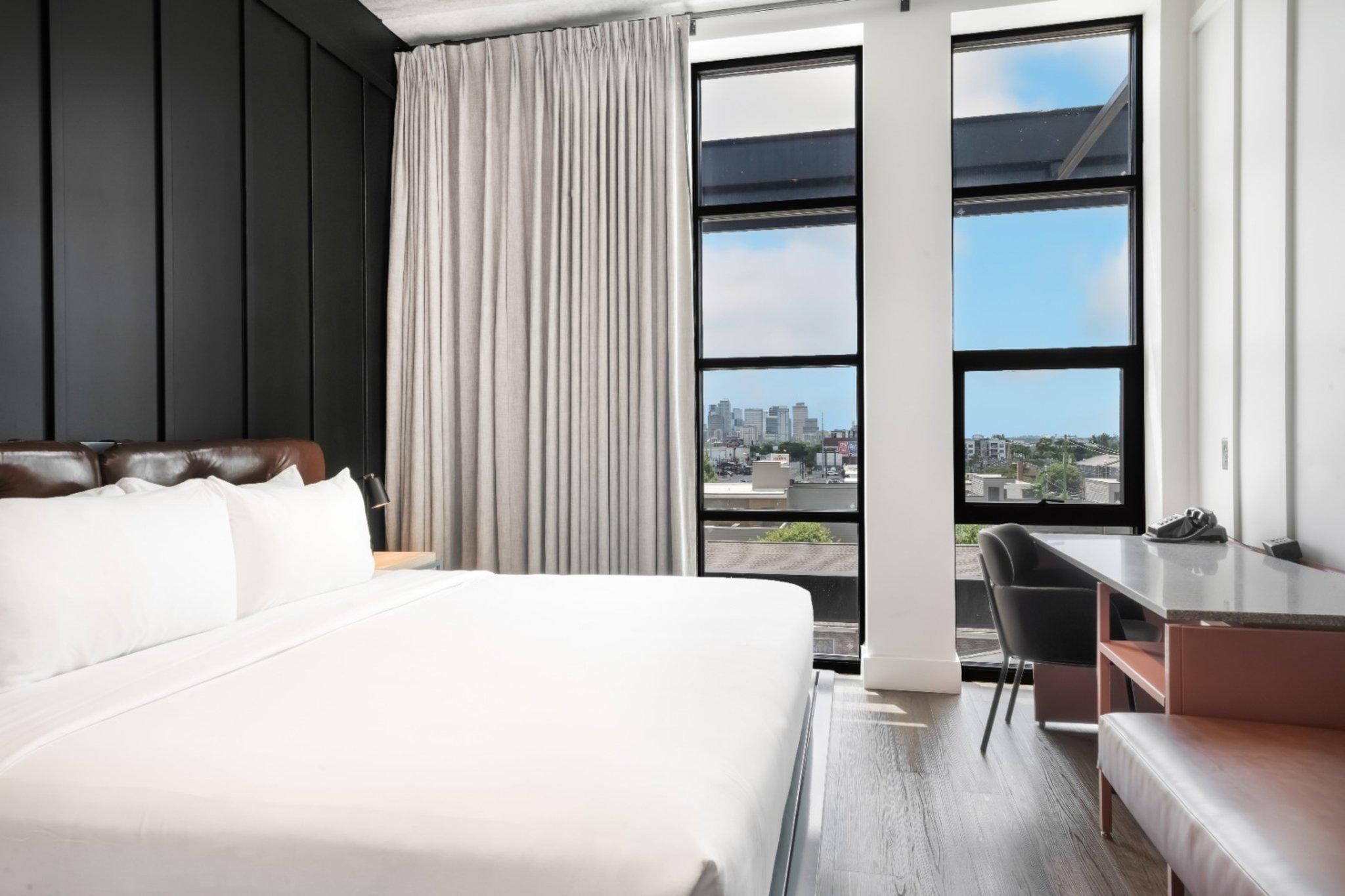 Waymore's Guest House Skyline View King Room