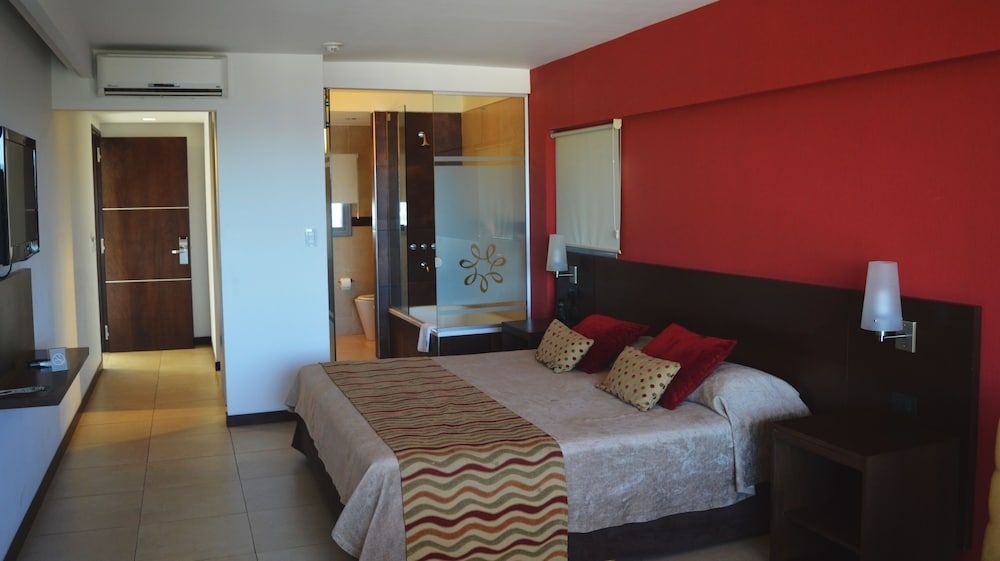 Hotel Estilo MB Superior Room, 1 King Bed, Non Smoking, Lake View 4