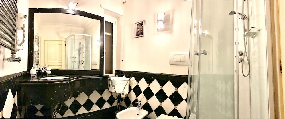 Simon's Guest House Rome Economy Room, Private Bathroom (External) 3