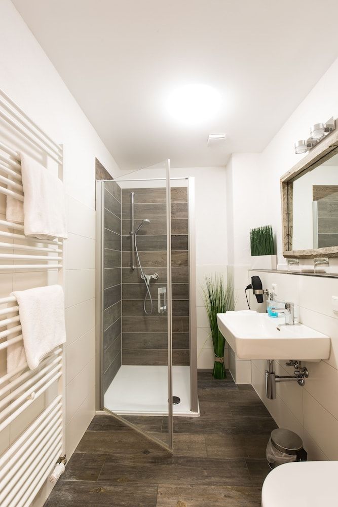 Gasthaus Zur Sonne Family Room 3