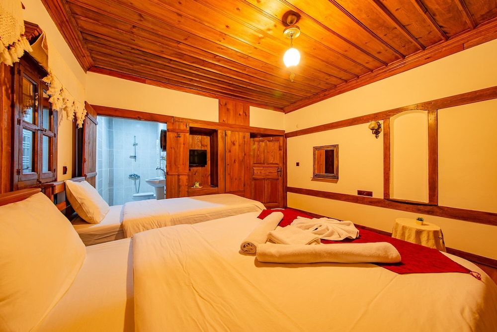 Hanedan Konak Otel Triple Room 5