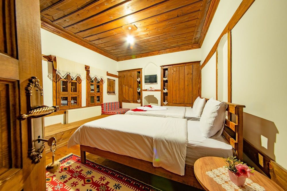 Hanedan Konak Otel Triple Room 2