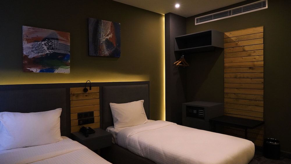 Aitch Boutique Hotel - an LIH Hotel Deluxe Twin Room 6