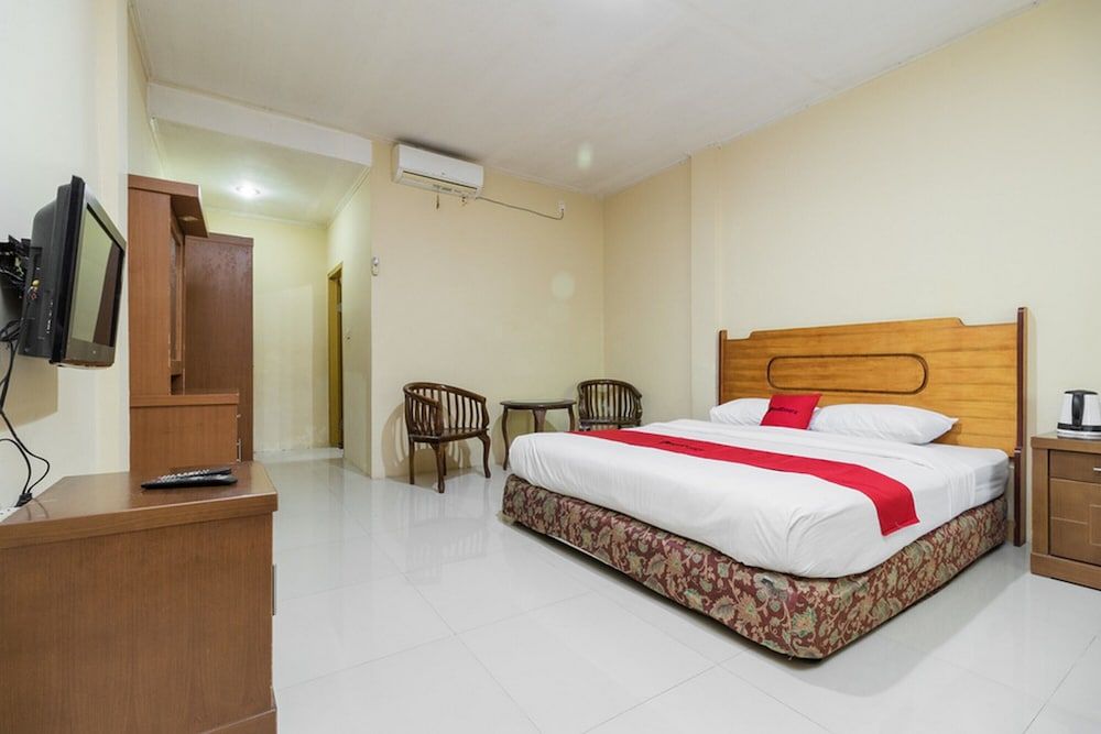 Deluxe Room (RedDoorz)