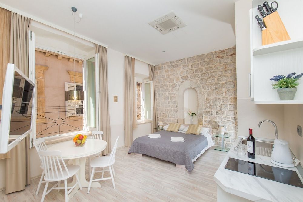 Apartments Lausion Classic Studio 8