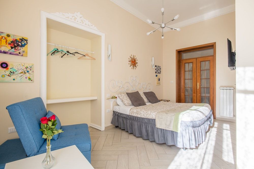 undefined Residence Santa Teresa a Chiaia 3