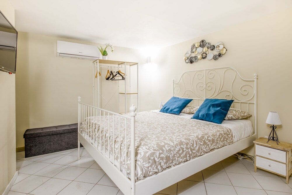 undefined Residence Santa Teresa a Chiaia 8