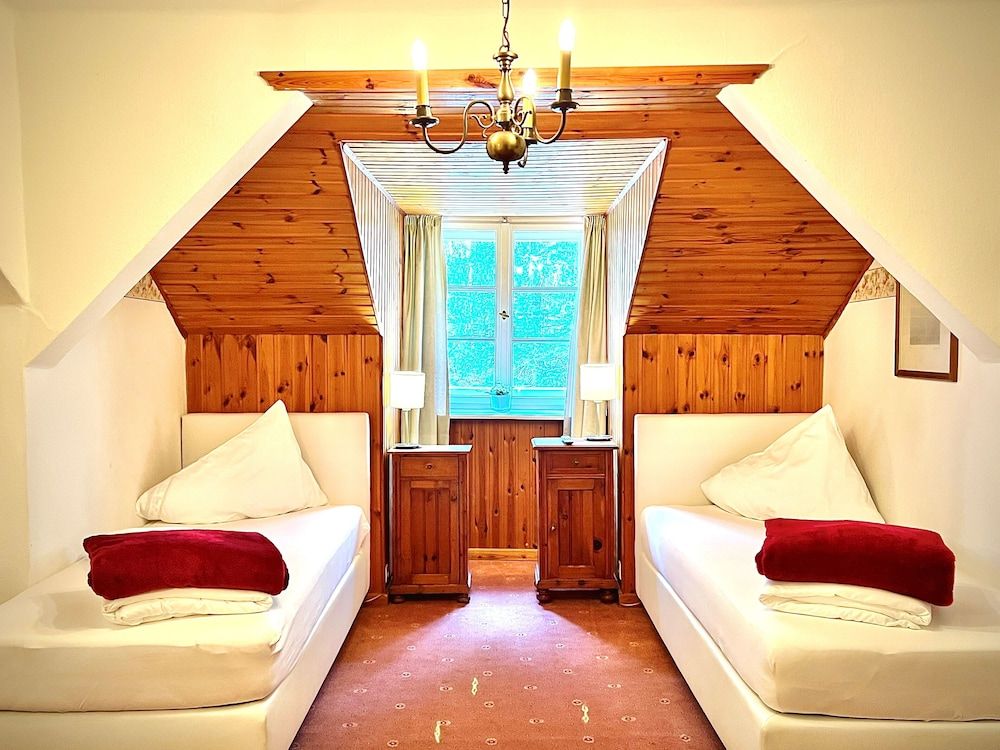 Hotel Restaurant Grünwalderhof Basic Quadruple Room 4