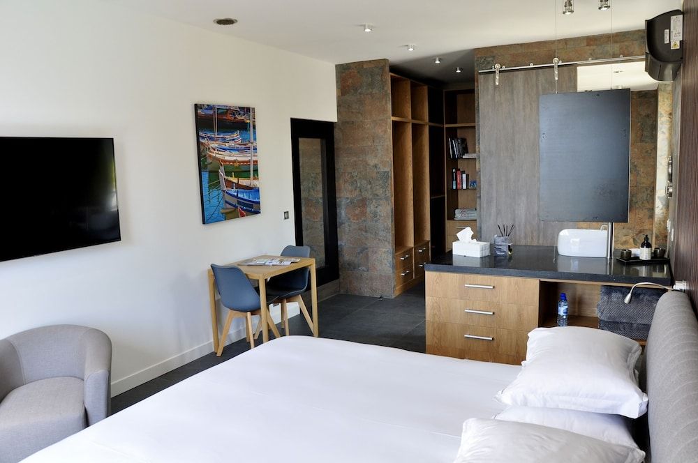 The Address Cassis Panoramic Suite 2