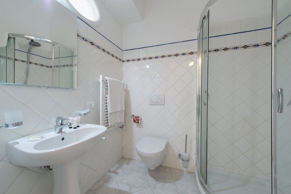 Villa Dalu Deluxe Double Room, Sea View 4