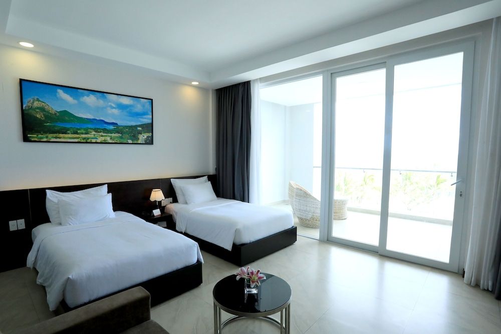 Deluxe Double Room Single Use, Beach View