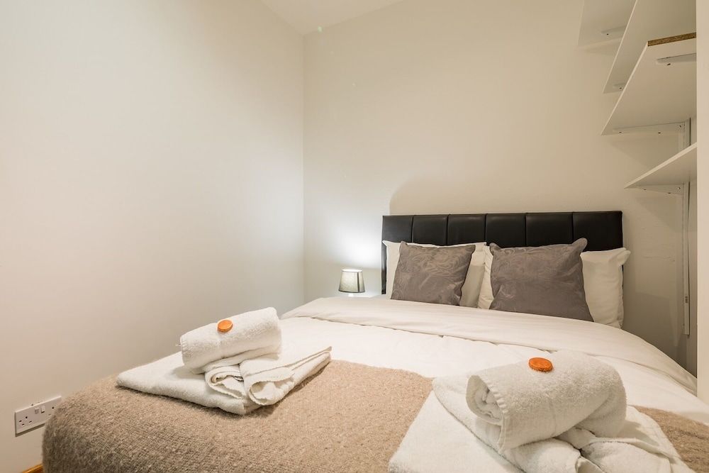 undefined Hills Road Flat 8