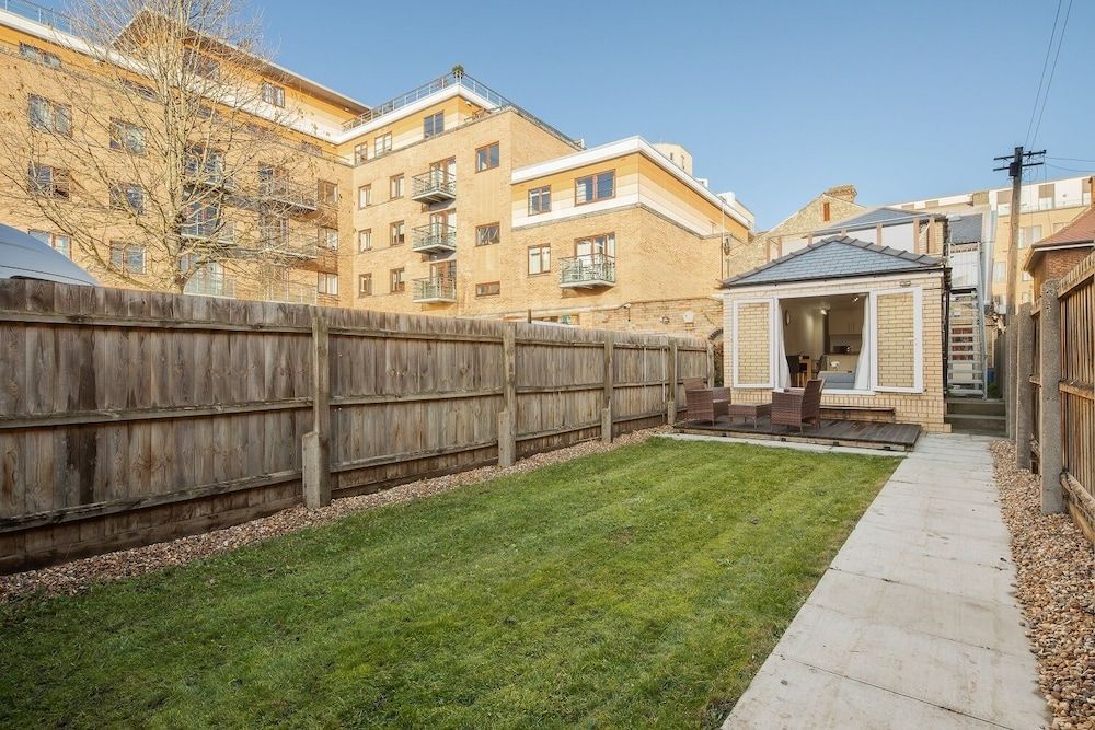 undefined Hills Road Flat 3