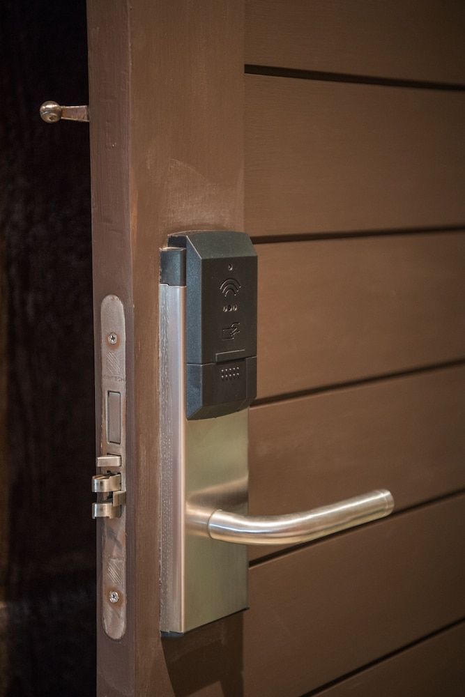 Let's Zzz Bangkok Economy Twin Room 8