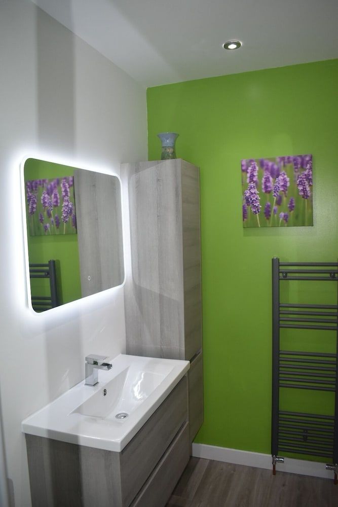 Lycia Rooms + Standard Suite (Lochaber) 15