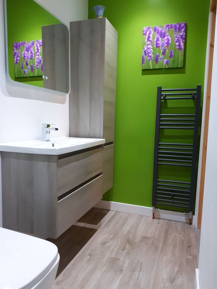 Lycia Rooms + Standard Suite (Lochaber) 17