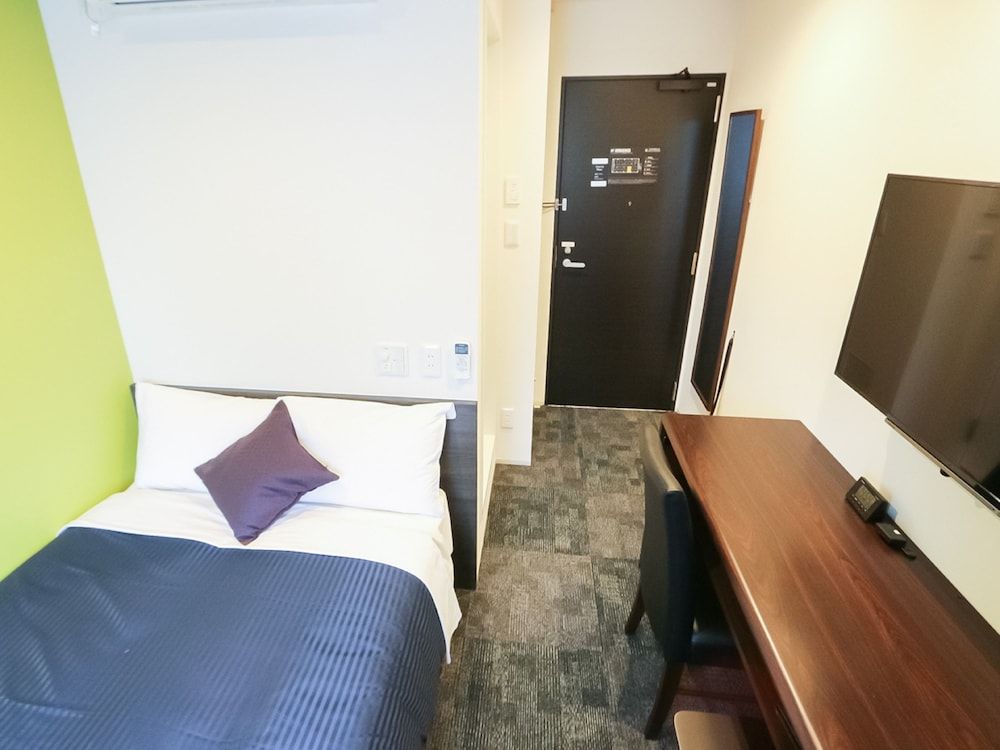 Single Room, Smoking