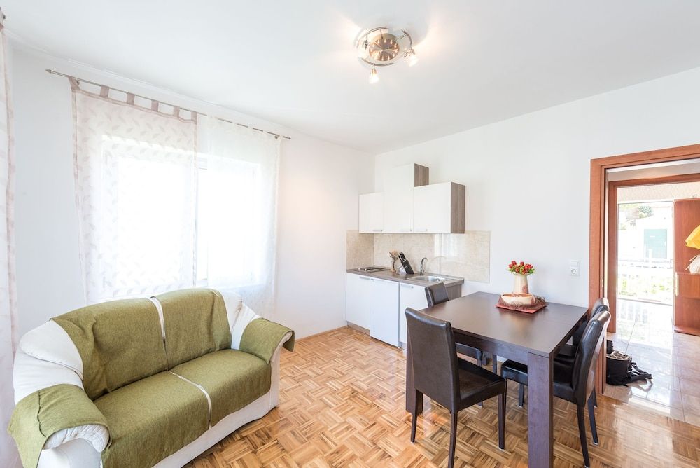 Angela Apartments Family Apartment 13