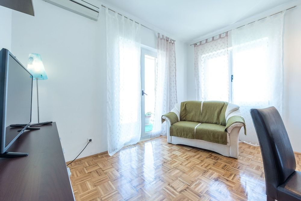 Angela Apartments Family Apartment 12