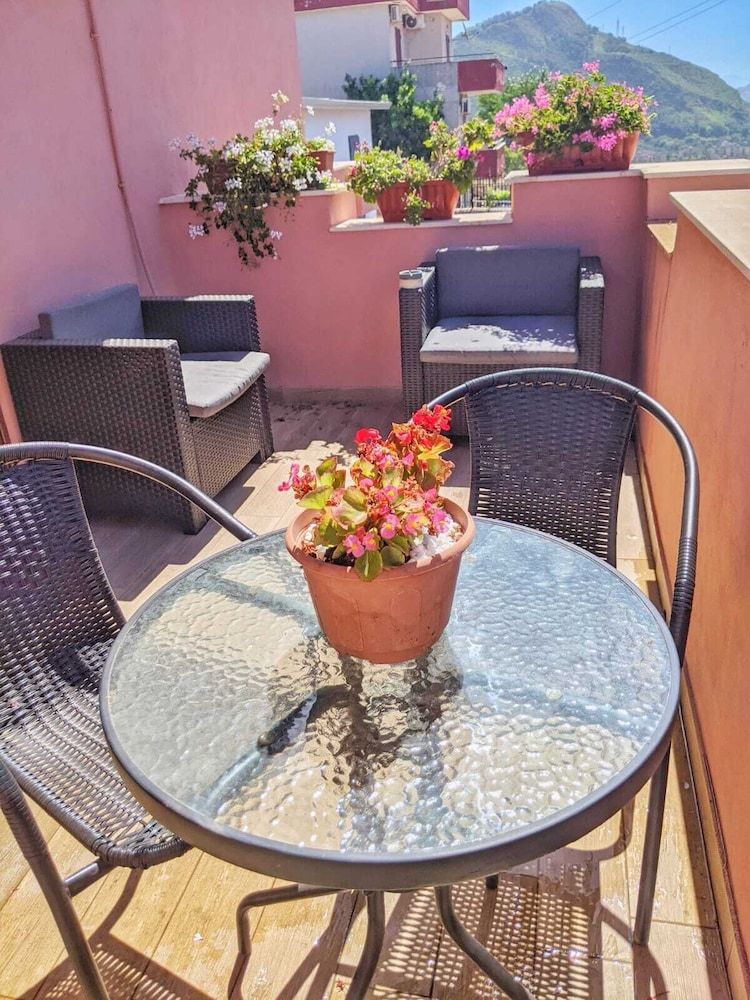 Puteoli House Premium Triple Room, Balcony 4