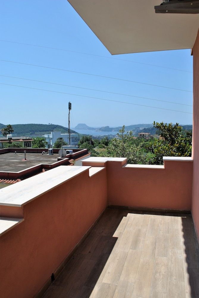 Puteoli House Deluxe Double Room, Balcony 5