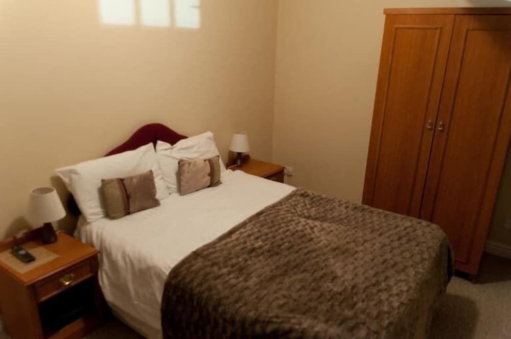 The Oak Double Room 2