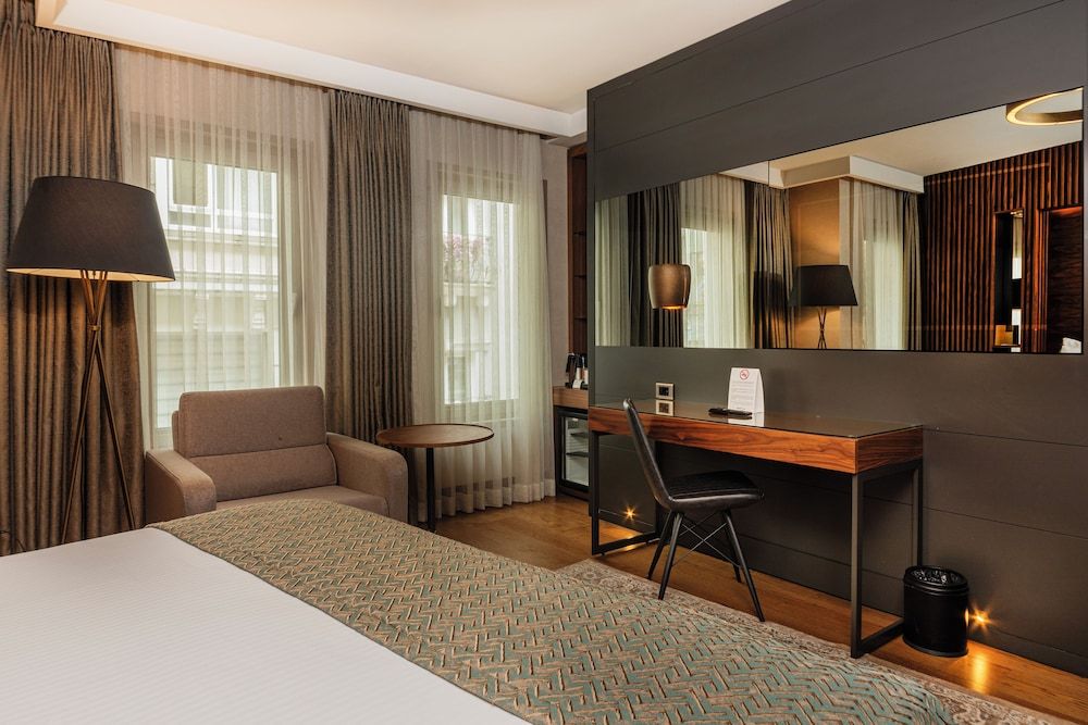 Levni Plus Hotel Deluxe Double Room 3