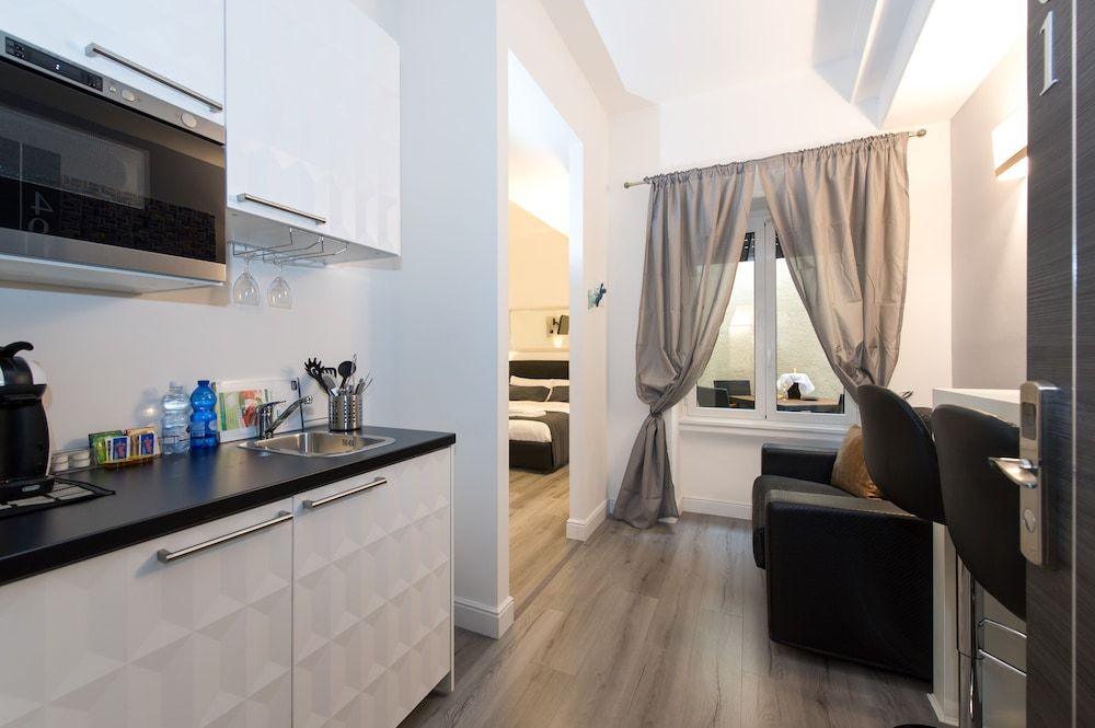 Brunelleschi Holidays Hostel Junior Studio Suite, Patio 5