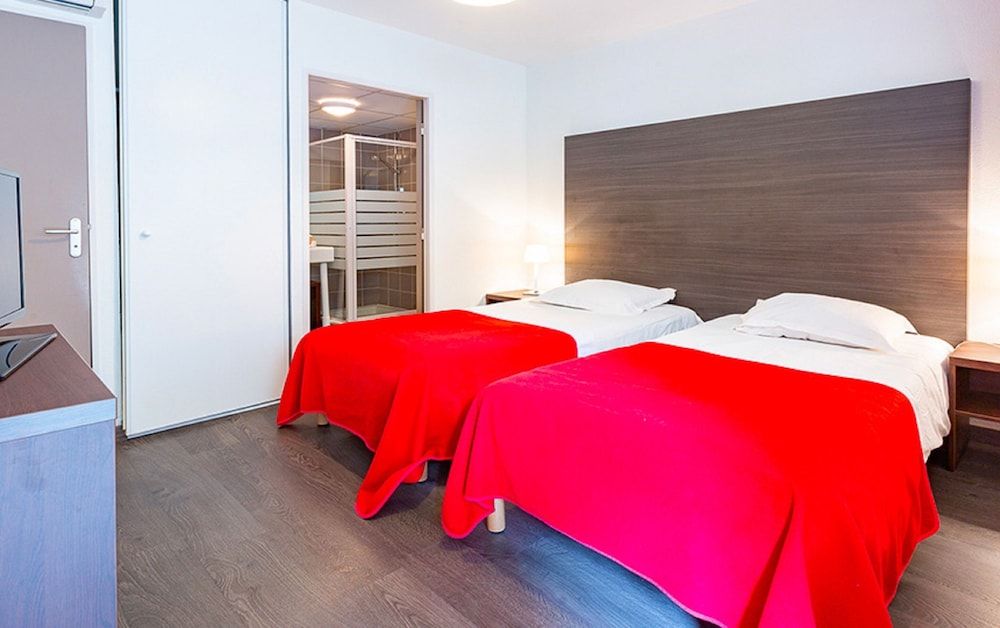 Twin Room for 2 People
