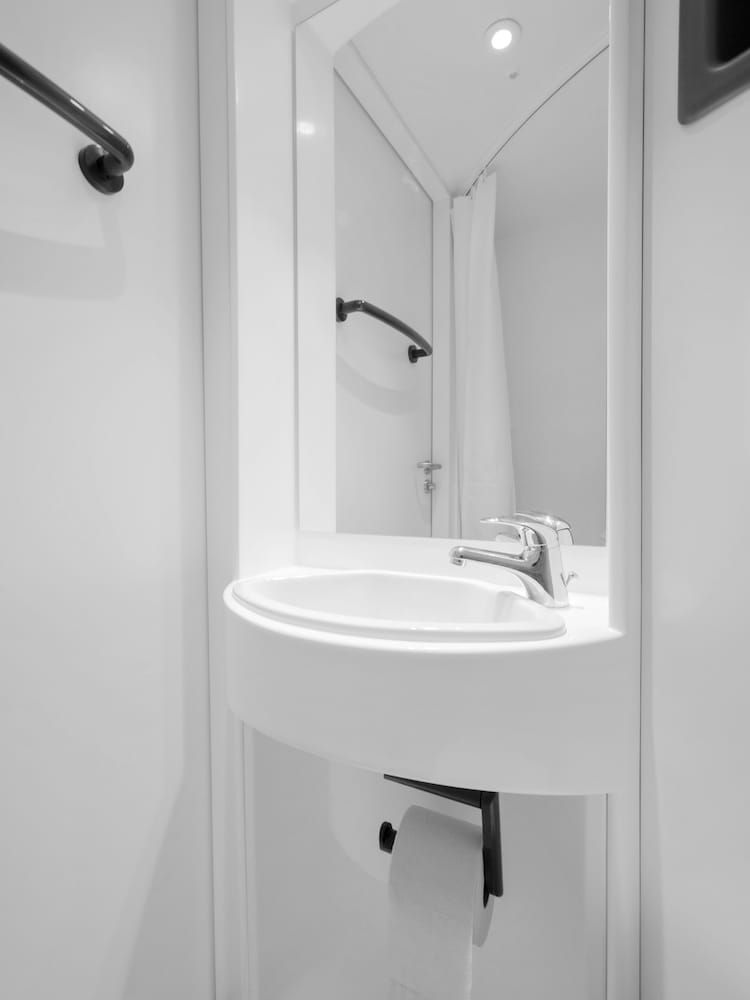 Hamnhotellet Budget Room with small bathroom 3