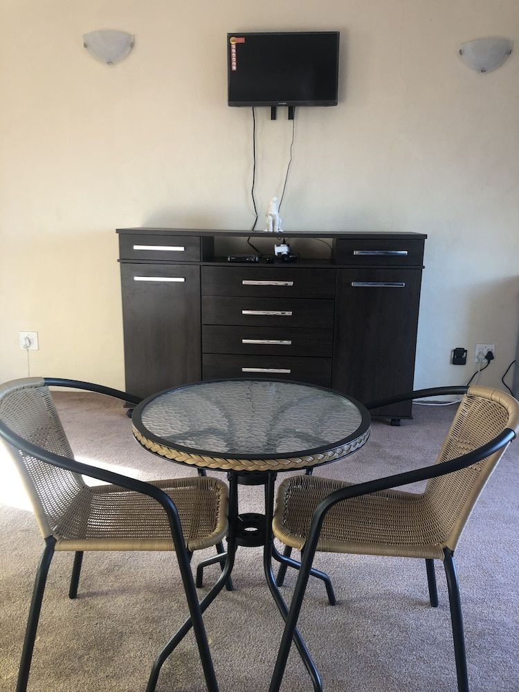 Naomi's Place Deluxe Room 2