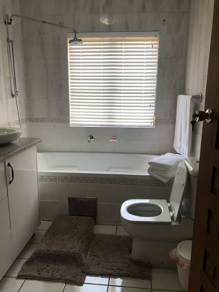 Naomi's Place Standard Room 7