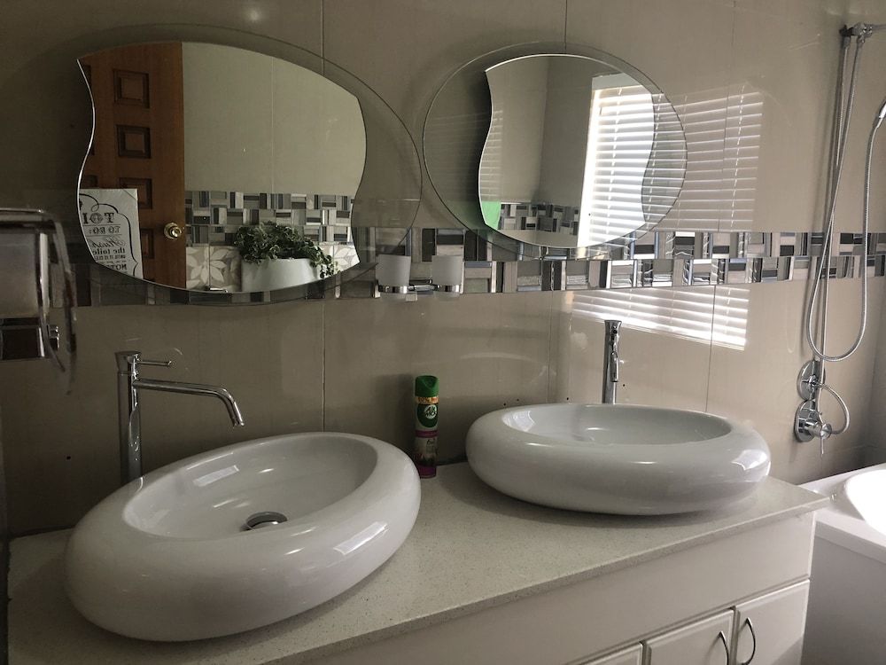 Naomi's Place Standard Room 8