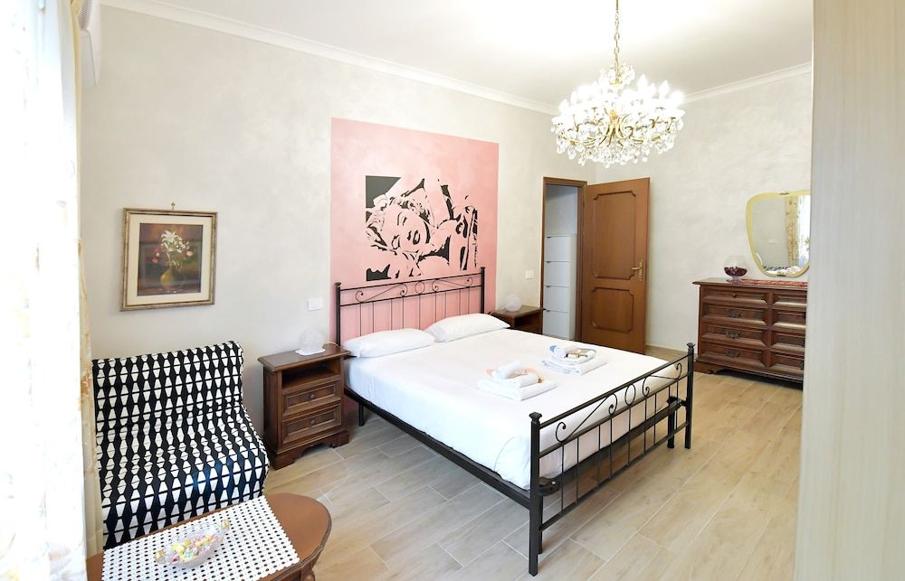 undefined IzzHome La Signorina 5