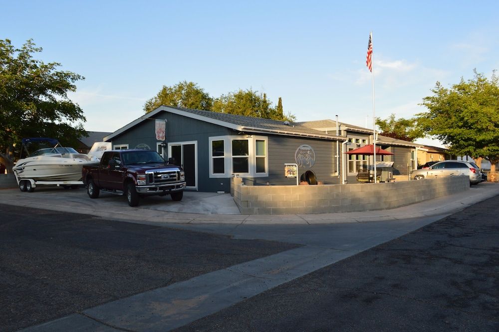 undefined The Bear's Den B&B 3