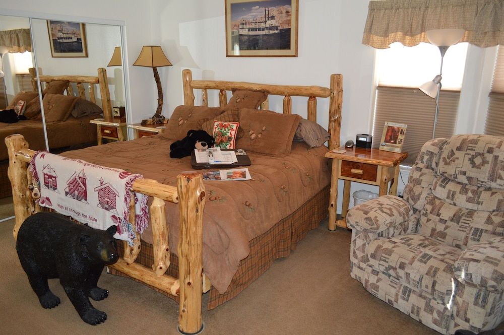 undefined The Bear's Den B&B 8