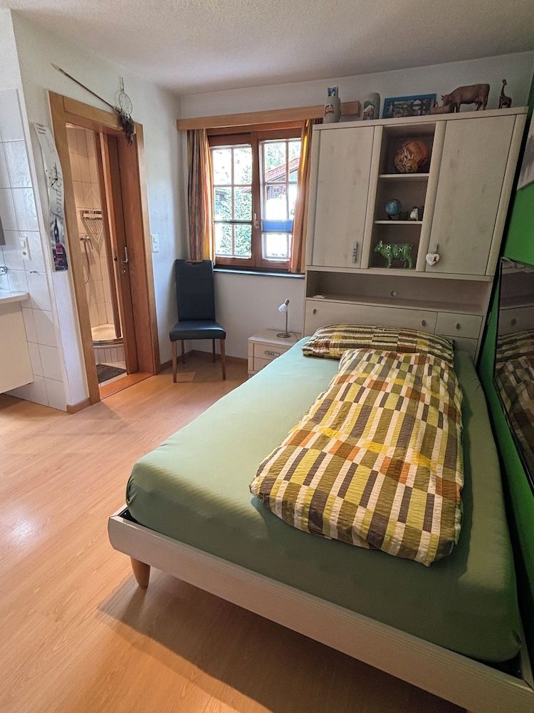 Chalet Medi Single Room, 1 Large Twin Bed 2