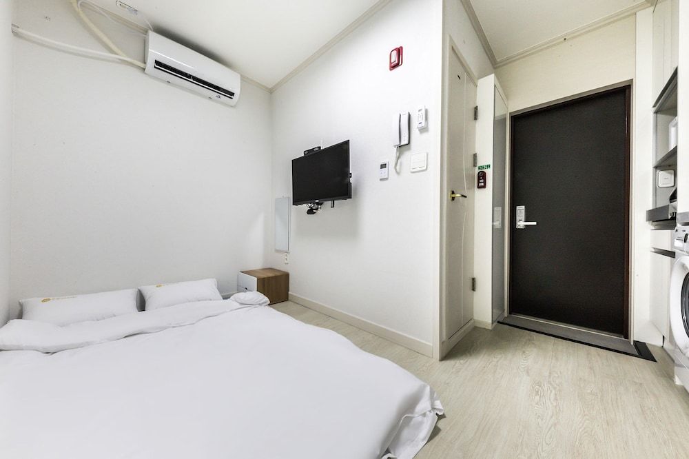 undefined JS Hotel 9