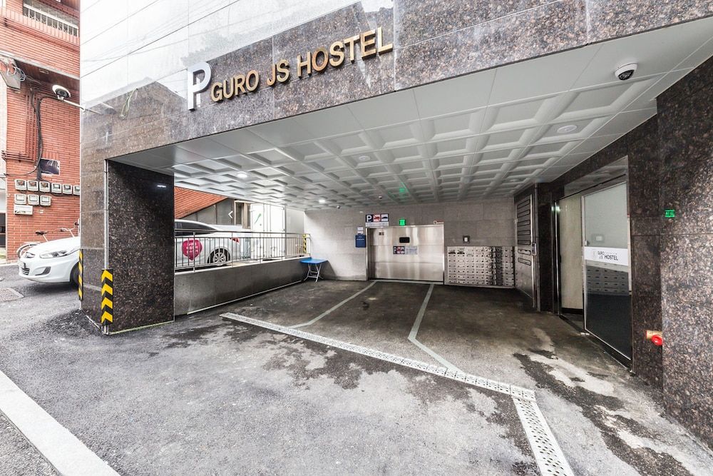 undefined JS Hotel 5