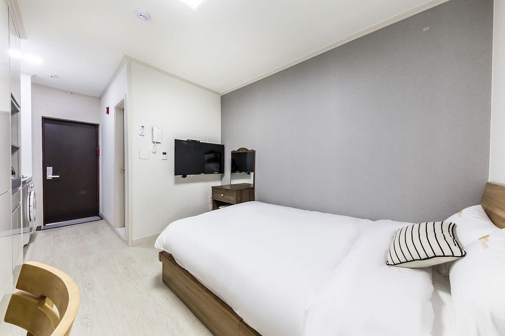 undefined JS Hotel 2